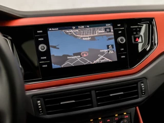 Volkswagen Polo Volkswagen Polo 2.0 TSI GTI 200Pk Automaat (SCHUIFDAK, VIRTUAL COCKPIT, APPLE CARPLAY, GROOT NAVI, CAMERA, BEATS AUDIO, MODE KNOP, STOELVERWARMING, CRUISE, NIEUWSTAAT) - afbeelding nr 30