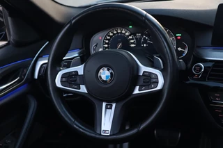 BMW 5 Serie BMW 5-serie Touring 540i xDrive M Sport / PANODAK / CAMERA / HUD / H&K / KEYLESS / 20'' - afbeelding nr 27