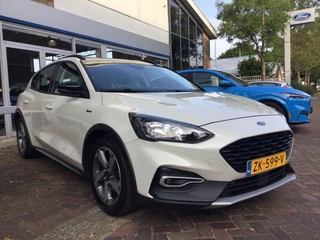 Ford Focus Ford Focus 1.5 EcoB. Active Bns | Afneembare trekhaak | Zwart dak. - afbeelding nr 2