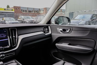 Volvo XC60 Volvo XC60 2.0 T6 Plug-in hybrid AWD Plus Bright PANORAMADAK ADAPTIVE CRUISE MEMORY - afbeelding nr 31