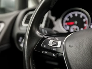 Volkswagen Golf Volkswagen Golf 1.0 TSI Luxury Automaat (APPLE CARPLAY, GROOT NAVI, CLIMATE, STOELVERWARMING, SPORTSTOELEN, ADAPTIVE CRUISE, LM VELGEN, GETINT GLAS, PARKEERSENSOREN, NIEUWE APK, NIEUWSTAAT) - afbeelding nr 20