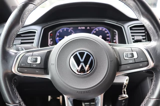 Volkswagen T-Roc Volkswagen T-Roc Cabrio 1.5 TSI R-Line Automaat. Eerste eigenaar, nieuwstaat! Trekhaak. - afbeelding nr 24