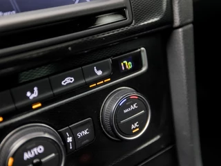 Volkswagen Golf 204Pk Automaat (SCHUIFDAK, APPLE CARPLAY, NAVIGATIE, CLIMATE, STOELVERWARMING, CAMERA, SPORTSTOELEN, GETINT GLAS, CRUISE, NIEUWE APK, NIEUWSTAAT) - afbeelding nr 11