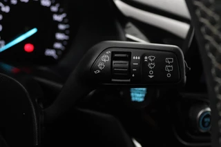 Ford Fiesta Ford Fiesta 1.0 EcoBoost Titanium Business (NAVIGATIE, PARKEERSENSOREN, ACHTERUITRIJCAMERA, CRUISE ADAPTIEF, NL-AUTO) - afbeelding nr 10