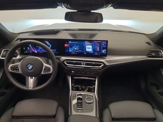 BMW 3 Serie BMW 3 Serie Touring 330e M-Sport Wegklapbare trekhaak, Panoramadak, ACC - afbeelding nr 3