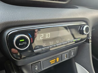Toyota Yaris Toyota Yaris 1.5 Hybrid Dynamic | Nieuw Model / Dealer OH | Carplay / Cruise - afbeelding nr 30