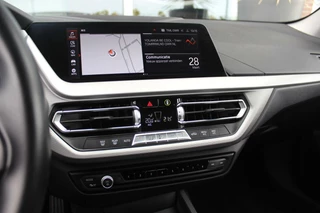BMW 1 Serie ➡️ BMW 1-serie 116d F40 Executive Edition | 1e eigenaar | NL Auto | DAB | LED | Carplay | PDC | Cruise-control | Climate control | Sportstuur | Mistlampen | 16 inch - afbeelding nr 21