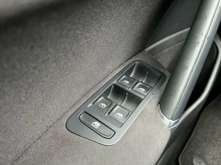 Volkswagen Golf Volkswagen Golf 1.0 TSI Life LED Navi CarPlay Adaptive Cruise Climate Trekhaak - afbeelding nr 17