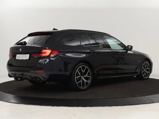 BMW 5 Serie BMW 5-serie 530e xDrive M Sport | Panoramadak |  Harman/Kardon | Stoel & stuurverwarming | Adaptive cruise | Camera | Trekhaak | Carplay | Achterbankverwarming | Live Cockpit | Sportstoelen - afbeelding nr 40