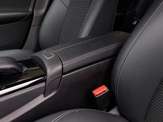Mercedes-Benz A-Klasse Mercedes-Benz A-Klasse 250e Plug-In Hybrid Luxury Line | Origineel NL | Navi | Apple Carplay+Android Auto | Clima | Cruise | Stoelverwarming | Pdc V+A+Assist+Camera | Privacy Glass | 17''lm - afbeelding nr 26