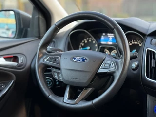 Ford Focus Ford Focus Wagon 1.0 Automaat Dealeronderhouden Volle opties Stuurverwarming Parkeerhulp+sensoren Cruise Navigatie Bluetooth - afbeelding nr 29