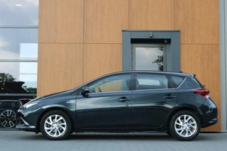 Toyota Auris Toyota Auris 1.8 Hybrid Dynamic | Navigatie | Clima | Camera - afbeelding nr 2