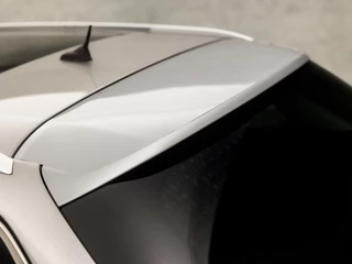 Peugeot 308 (PANORAMADAK, NAVIGATIE, CLIMATE, LEDER/ALCANTARA, CAMERA, LED KOPLAMPEN, SPORTSTOELEN, PARKEERSENSOREN, CRUISE, NIEUWE APK, NIEUWSTAAT) - afbeelding nr 29