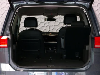 Volkswagen Touran Volkswagen Touran 1.5 TSI 150PK 7P CARPLAY NAVI CAMERA LED ELEK.KLEP VIR.COCKPIT DODE.HOEK DET. STOELVERW KEYLESS 7P 7PERS 11/2024 