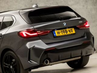 BMW 1 Serie BMW 1 Serie 118i M Sport High Executive Automaat (PANORAMADAK, M PAKKET, APPLE CARPLAY, GROOT NAVI, STOELVERWARMING, LEDEREN SPORTSTOELEN, CAMERA, GETINT GLAS, M SPORT BESTURING, SFEERVERLICHTING, NIEUWE APK, NIEUWSTAAT) - afbeelding nr 19