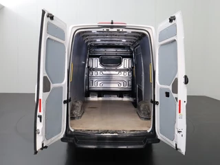 Volkswagen Crafter Volkswagen Crafter 2.0TDI L3H3 | Navigatie | Camera | Airco | Cruise | 3-Persoons - afbeelding nr 4