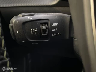 Peugeot 2008 Peugeot 2008 1.2 PureTech 130 GT eat8 leer alcantara adaptive cruise control navigatie via carplay - afbeelding nr 47