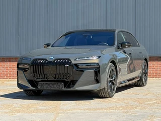 BMW 7 Serie M760e xDrive M-Sport Skylounge / Bowers & Wilkins