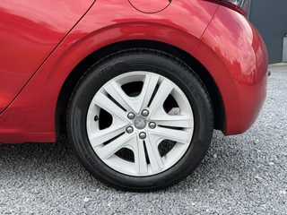 Peugeot 208 Peugeot 208 1.2 PureTech Signature Navi,Airco,Cruise,PDC,Trekhaak,Carplay,Elek ramen,N.A.P,Nieuwe APK bij Aflevering - afbeelding nr 26