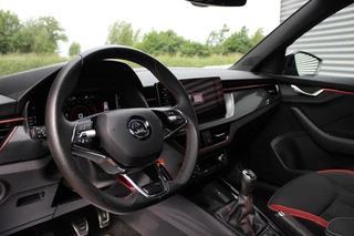 Škoda Kamiq Skoda Kamiq 1.5 TSI ACT Monte Carlo // 150PK - Panoramadak - Apple CarPlay & Android Auto - Camera - All-season - 1e eigenaar - afbeelding nr 17