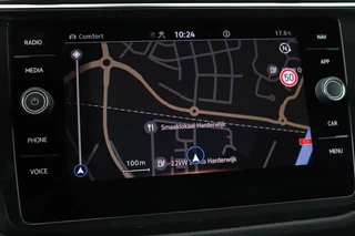 Volkswagen Tiguan Volkswagen Tiguan 1.5 TSI R-Line | Panoramadak | 360 camera | Trekhaak | Full LED | Stoelverwarming | Carplay | Harman-Kardon | Adaptive cruise | Navigatie - afbeelding nr 17