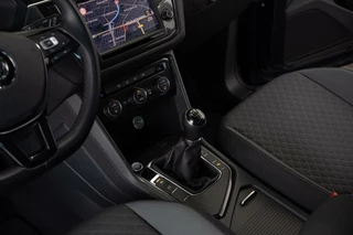 Volkswagen Tiguan Volkswagen Tiguan 1.4 TSI R Line Org NL 1ste Eig Trekhaak LED Dealer Onderhouden - afbeelding nr 9