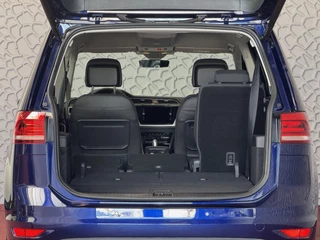 Volkswagen Touran Volkswagen Touran 1.5 TSI 150PK 7P CARPLAY NAVI CAMERA LED ELEK.KLEP VIR.COCKPIT DODE.HOEK DET. STOELVERW KEYLESS 7P 7PERS 09/2024 