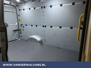 Volkswagen Crafter Volkswagen Crafter 2.0 TDI 140 pk L3H3 L2H2 Euro6 Airco | Navigatie | Apple Carplay | Cruisecontrol Android Auto, Bijrijdersbank, 3000kg trekvermogen, zilver - afbeelding nr 10