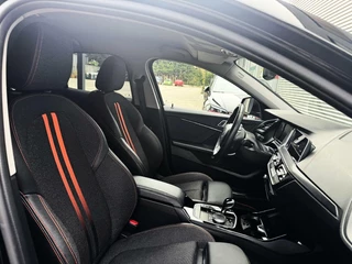 BMW 1 Serie BMW 1-serie 118i Sport Line/Aut/Navi/Xenon/Carplay/Sportstoelen/Stoelverwarming/CRUISE - afbeelding nr 20