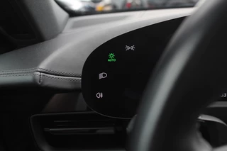 Porsche Taycan Porsche Taycan Performance 84 kWh / Panoramadak / Camera / Passenger Display / 20'' / Luchtvering / Sportchrono / Stoelventilatie / Stuurverwarming / Dodehoek / Apple CarPlay / Stoelverwarming / Cruise Control - afbeelding nr 32
