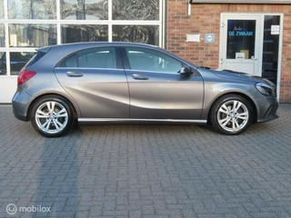 Mercedes-Benz A-Klasse Mercedes A-klasse 180 Prestige/nav/pdc v-a/zwarte hemel/17
