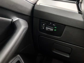 Volkswagen Passat Volkswagen Passat Variant 1.4 TSI ACT Highline 150Pk Automaat (APPLE CARPLAY, GROOT NAVI, CLIMATE, STOELVERWARMING, SPORTSTOELEN, KEYLESS, ADAPTIVE CRUISE, TREKHAAK, PARKEERSENSOREN, NIEUWSTAAT) - afbeelding nr 22