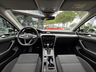 Volkswagen Passat Volkswagen Passat Variant 1.5 TSI Automaat/Trekhaak/Climate control/Stoelverwarming/150PK Keyless entry - afbeelding nr 8