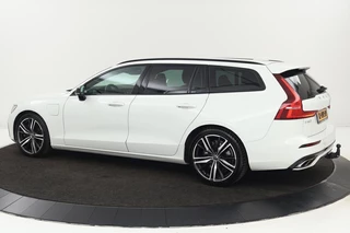 Volvo V60 Volvo V60 2.0 T6 Recharge AWD R-Design | Trekhaak |  Stoel & stuurverwarming | Adaptive cruise | Carplay | Camera | Keyless | Navigatie | Full LED | Dodehoek detectie | Half leder - afbeelding nr 2