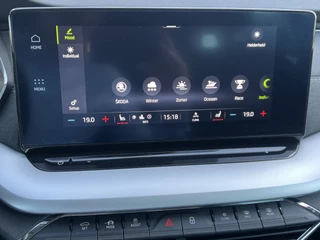 Škoda Octavia Navigatie Trekhaak Comfortstoelen + Verwarming ACC Dab Keyless Camera Led Koplampen Lmv Getint Glas NL Auto BTW - afbeelding nr 21