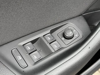 Volkswagen Passat Volkswagen Passat Variant 1.5 TSI Automaat/Trekhaak/Climate control/Stoelverwarming/150PK Keyless entry - afbeelding nr 37