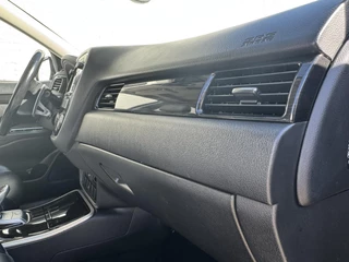 Mitsubishi Outlander Mitsubishi Outlander 2.0 PHEV instyle+ Adaptive cruis control Climate control Leder Stoel-/ stuurverwarming - afbeelding nr 45