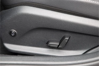 Mercedes-Benz C-Klasse Mercedes-Benz C-Klasse 180 AMG Aut9, Navi, Leder, Camera, PDC 2017 - afbeelding nr 21