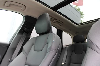 Volvo XC60 Volvo XC60 2.0 T8 Plug-in hybrid AWD Plus Dark | Luchtvering | 360 | H&K | Trekhaak - afbeelding nr 18