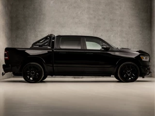 Dodge Ram 1500 Dodge Ram 1500 5.7 V8 4x4 Crew Cab Laramie 402Pk Automaat (PANORAMADAK, LUCHTVERING, GROOT NAVI, STOELKOELING, MEMORY SEATS, HARMAN/KARDON, TREKHAAK, STOELVERWARMING ACHTER, APPLE CARPLAY, NIEUWSTAAT) - afbeelding nr 5
