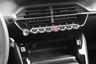Peugeot 2008 Peugeot 2008 1.2 100PK ALLURE PACK | TREKHAAK | NAVIGATIE | APPLE CARPLAY/ANDROID AUTO | 3-D INSTRUMENTENPANEEL | ACHTERUITRIJ CAMERA | CRUISE CONTROL | LED KOPLAMPEN | CLIMATE CONTROL | 17