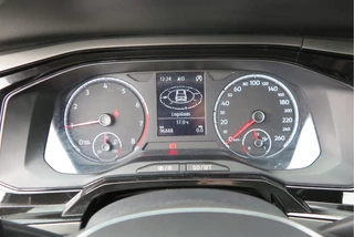Volkswagen Polo Volkswagen Polo 1.0 TSI 95 PK Comfortline , Trekhaak , Stoelverwarming , Navigatie , Parkeersensoren , Climate control , 17