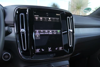 Volvo XC40 ➡️ Volvo XC40 1.5 T5 Recharge Inscription 262 pk | 1e eigenaar | 19 inch | Camera | Dakraam | LED | DAB | Trekhaak | Voorruit verwarming | Telefoon lader | NL auto | inc BTW | - afbeelding nr 24