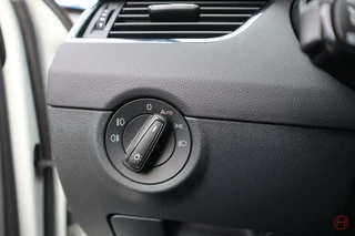 Škoda Octavia Skoda Octavia Combi 2.0 TSI RS DSG 220 PK / 1e eig / Stoelverwarming / Cruise / Xenon - afbeelding nr 23