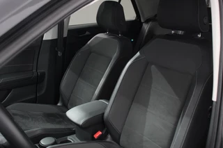 Volkswagen T-Roc Volkswagen T-Roc 1.5 TSI DSG Style | Navigatie | Apple Carplay / Android Auto | Climate Control | Led | Digitale Cockpit | Adaptive Cruise Control | Trekhaak - afbeelding nr 11