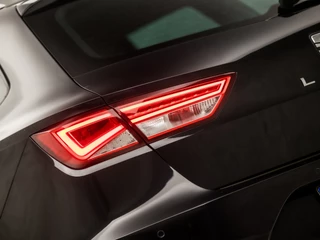 SEAT Leon (NAVIGATIE, CLIMATE, LEDER/ALCANTARA, GETINT GLAS, SPORTSTOELEN, LED KOPLAMPEN, ARMSTEUN, PARKEERSENSOREN, TREKHAAK, NIEUWE APK, NIEUWSTAAT) - afbeelding nr 23