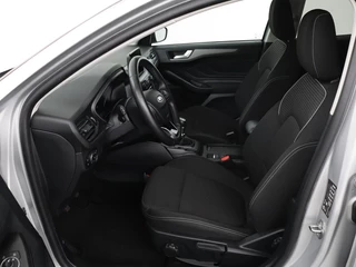 Ford Focus Ford Focus 1.0 EcoBoost Hybrid Titanium Style |  Stoel & stuurverwarming | Camera | Full LED | Carplay | Climate control | Navigatie | Park Assist | Getint glas - afbeelding nr 4