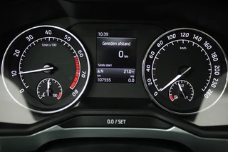 Škoda Superb Skoda Superb Combi 1.5 TSI ACT Ambition Business (PANORAMADAK, STOELVERWARMING, TREKHAAK, ELEKTR STOELEN, NAVIGATIE, NL-AUTO) - afbeelding nr 12