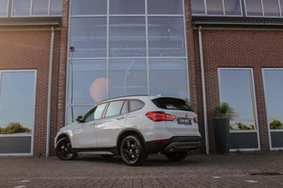 BMW X1 ➡️ BMW X1 sDrive18i F48 Executive | 2e eigenaar | Trekhaak | Sportstuur | DAB | Navi | PDC | Cruise-control | Climate | 140 pk | Automaat | 17 inch | Bluetooth | - afbeelding nr 3