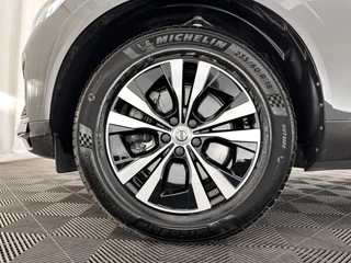 Volvo XC60 Volvo XC60 2.0 T6 Plug-in Hybrid AWD Inscription Expression (INCL-BTW)  AUT. *PANO | LUXURY-LEATHER | FULL-LED | HEATED-SPORTSEATS | NAVI-FULLMAP | CAMERA | PDC | ADAPT.CRUISE | CARPLAY | DIGI-COCKPIT | BLIS | SIPS | KEYLESS | 18